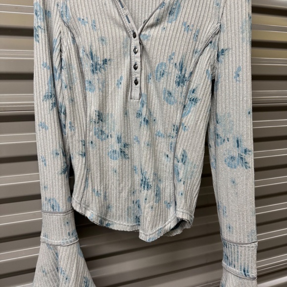 Top - Picture 2 of 8